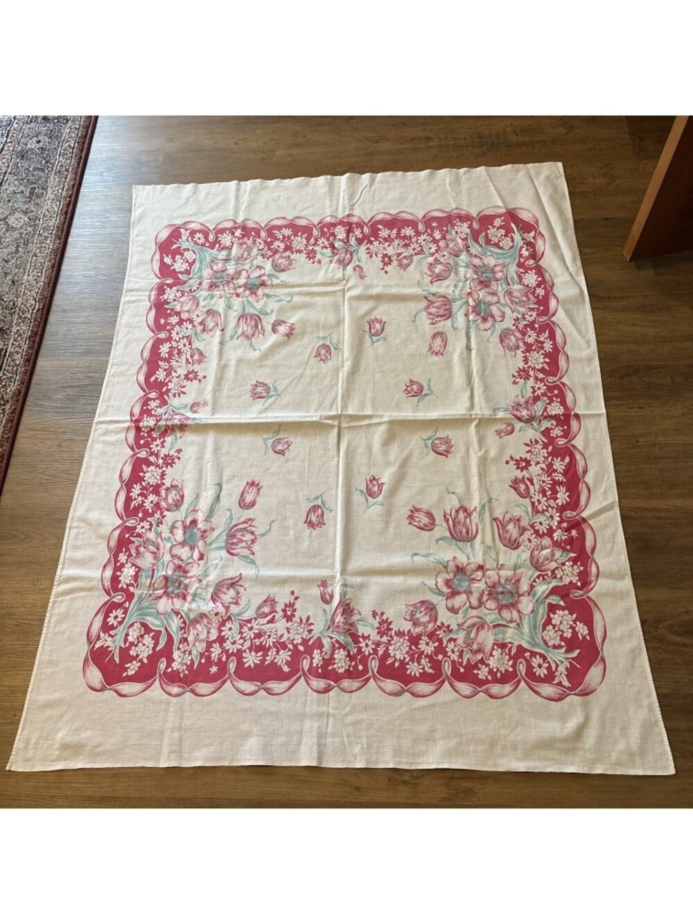 Vintage cotton Red & White Tulip Tablecloth Size 56 X 44